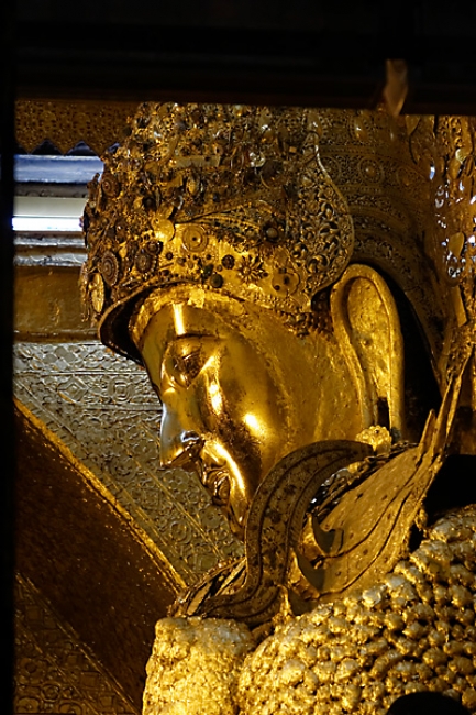 Mandalay-Bouddha Mahamuni-060